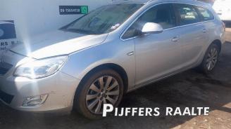 Opel Astra Astra J Sports Tourer (PD8/PE8/PF8), Combi, 2010 / 2015 1.4 Turbo 16V picture 2