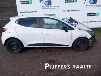 Sloopauto Renault Clio Clio IV (5R), Hatchback 5-drs, 2012 / 2021 0.9 Energy TCE 90 12V 2015/2