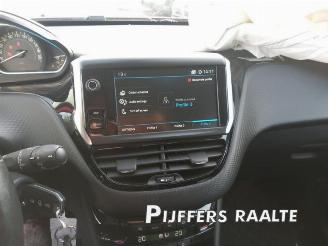 Peugeot 2008 2008 (CU), MPV, 2013 / 2019 1.2 12V e-THP PureTech 110 picture 22