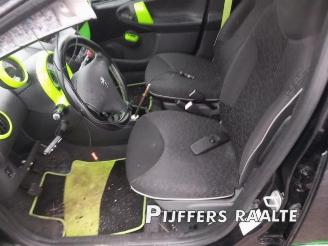 Peugeot 107 107, Hatchback, 2005 / 2014 1.0 12V picture 9