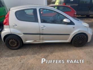 Vrakbiler auto Peugeot 107 107, Hatchback, 2005 / 2014 1.0 12V 2011/6