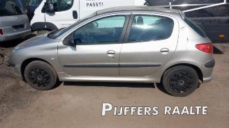 Uttjänta bilar auto Peugeot 206 206 (2A/C/H/J/S), Hatchback, 1998 / 2012 1.4 16V 2004/2