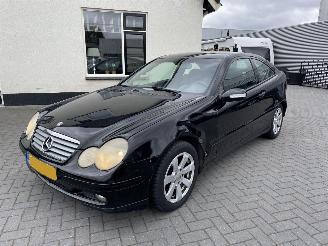 krockskadad bil auto Mercedes C-klasse Sportcoupé 180 K. N.A.P NL AUTO 2003/3
