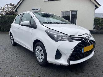 krockskadad bil auto Toyota Yaris 1.0 VVT-i Aspiration N.A.P NL AUTO PRACHTIG!!! 2016/6