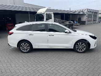 Hyundai I-30 Wagon 1.0 T-GDI Premium N.A.P NL AUTO PRACHTIG!!! picture 4