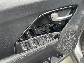 Kia Niro 1.6 GDi Hybrid DynamicLine N.A.P NL AUTO PRACHTIG!!! picture 16