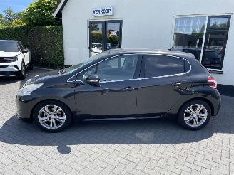 Peugeot 208 1.4 VTi Allure N.A.P NL AUTO picture 5