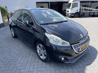 Peugeot 208 1.4 VTi Allure N.A.P NL AUTO picture 2