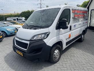 Peugeot Boxer 330 2.2 BlueHDi 140 L1H1 Premium N.A.P NL BUS PRACHTIG!!! picture 4