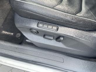 Volkswagen Tiguan 2.0TDI R-LINE (GRIJS KENT.) picture 18