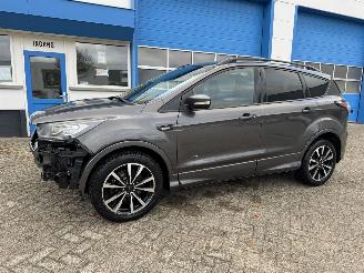 krockskadad bil auto Ford Kuga 1.5  AUTOMAAT  ST-LINE 2017/10