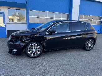Damaged car Peugeot 308 1.2 PURE TECH  ALLURE 2017/1