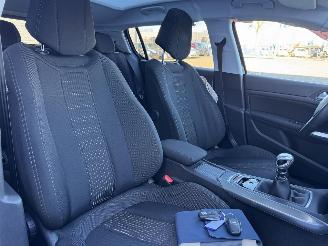 Peugeot 308 1.2 PURE TECH  ALLURE picture 16