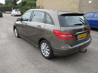 Unfallwagen Mercedes B-klasse 180 Ambition Automaat  NAP 2013/7
