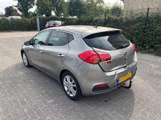 Vaurioauto  passenger cars Kia Cee d 1.6 CRDI Dynamic 2014/1