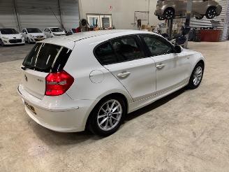Schadeauto BMW 1-serie 118i 5-drs clima 2011/3