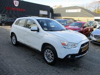 Damaged car Mitsubishi ASX 1.6 INTRO ED. CLEARTEC 2011/8