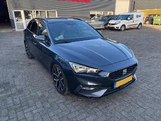 krockskadad bil auto Seat Leon 1.5 eTSI FR Intense DSG 150pk 2022/1