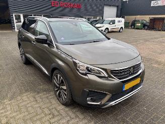 krockskadad bil auto Peugeot 5008 1.2 PureTech Premium 7-pers  131pk 2020/1