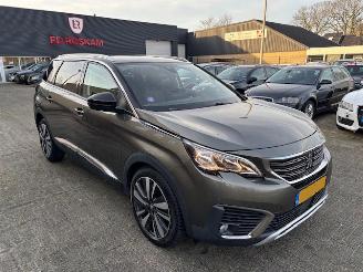 Damaged car Peugeot 5008 1.2 Puretech Premium 2020/1