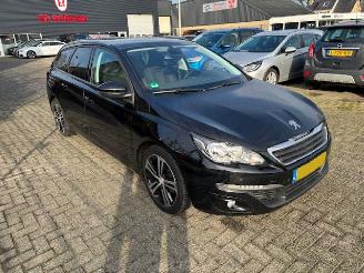 skadebil auto Peugeot 308 1.6 HDI Executive Pack Pano 2015/12