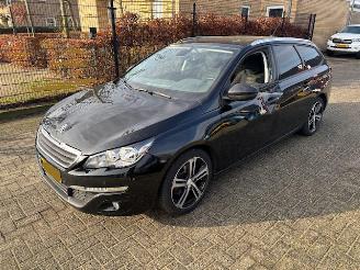 Peugeot 308 1.6 HDI Executive Pack Pano picture 6