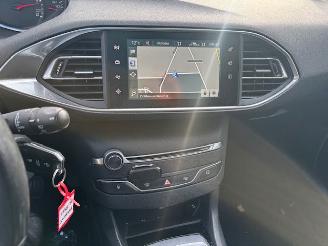 Peugeot 308 1.6 HDI Executive Pack Pano picture 14