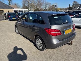 uszkodzony samochody osobowe Mercedes B-klasse 180 CDI Edition Automaat 2013/4