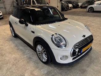skadebil auto Mini Cooper 1.5 Cooper First Born Edition Nap 2014/10