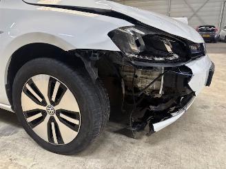 Volkswagen Golf e-Golf picture 8