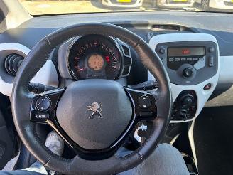 Peugeot 108 1.0 VTI Active airco nap picture 12