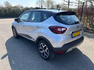Vaurioauto  passenger cars Renault Captur 0.9 TCE Intense 2017/11
