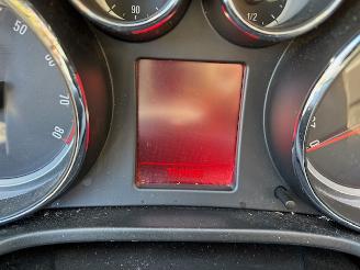 Opel Insignia 2.0 T Ecexutive  automaat 220pk NAP picture 10