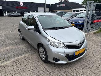 skadebil auto Toyota Yaris 1.0 5-drs airco 2013/2