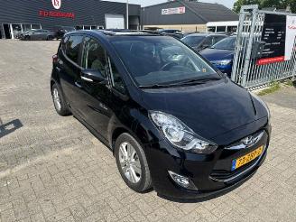 Vaurioauto  passenger cars Hyundai Ix20 1.4i I-Vision clima Nap 2013/1