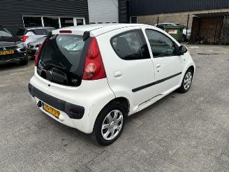 Peugeot 107 1.0 12v 5-drs airco picture 7