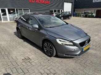 krockskadad bil auto Volvo V-40 2.0 D2 Automaat Nordic+ 2017/5