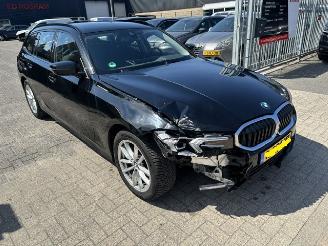 krockskadad bil auto BMW 3-serie 318i Automaat NW Model 2022/12