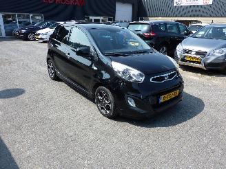 skadebil auto Kia Picanto 1.2 CVVT WORL CUP ED. 2014/6