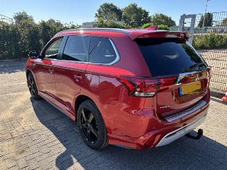 Vaurioauto  passenger cars Mitsubishi Outlander 2.4 PHEV Intense  Plug in Hybrid 2019/12