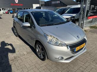 skadebil auto Peugeot 208 1.2 5-drs Clima 2014/3