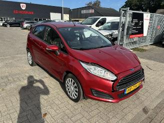 Damaged car Ford Fiesta 1.0 Style 5-drs airco NAP 2015/9