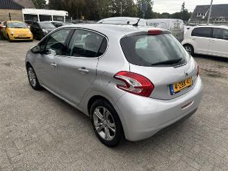Vaurioauto  passenger cars Peugeot 208 1.2 VTI Allure 5-drs clima 2014/3