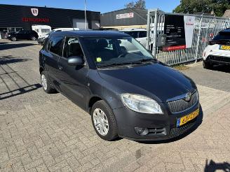 Coche accidentado Skoda Fabia 1.6 16v Automaat Clima 2009/10
