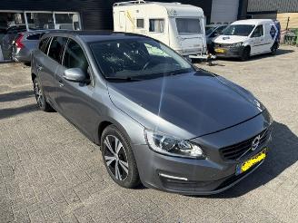 skadebil auto Volvo V-60 2.0 T4 Momentum 190pk 2017/9