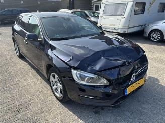 Unfallwagen Volvo V-60 2.0 D2 Nordic+ 2016/12