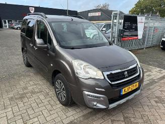 Coche accidentado Peugeot Partner Tepee 1.2 PureTech Active 2017/4