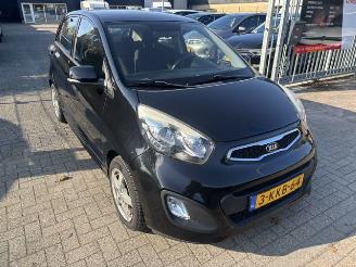Damaged car Kia Picanto 1.0 5-drs Plus Pack airco 2013/5