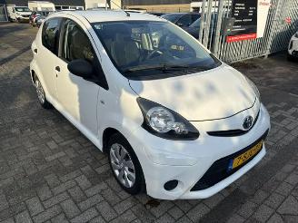 skadebil auto Toyota Aygo 1.0 5-drs Now airco Nap 2013/10