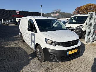 skadebil bedrijf Peugeot Partner 1.5 HDI 75 KW S&S L2 6500 KM!! 2023/12